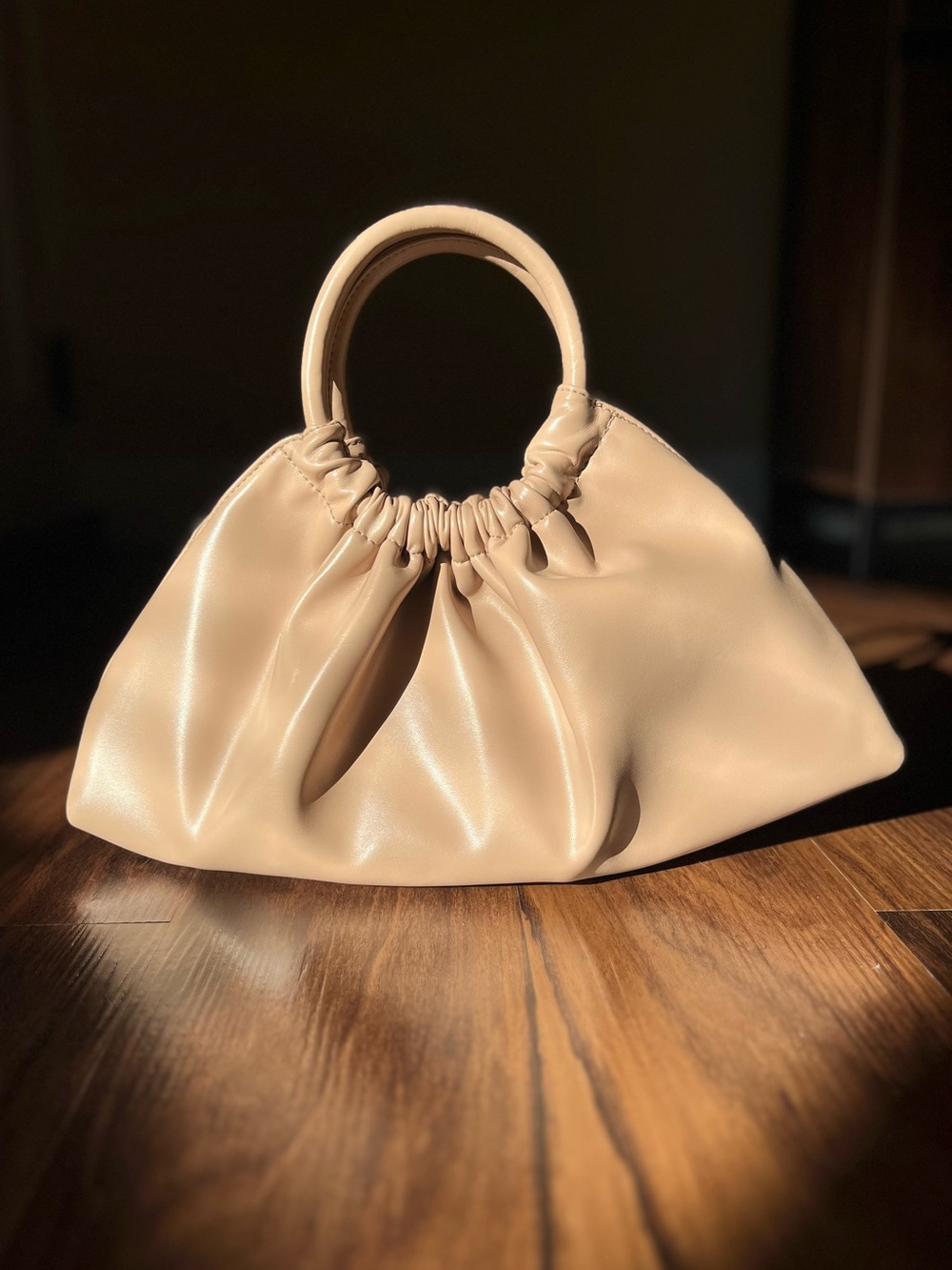 LA VOUTE Adrienne Bailon NWOT Le Papillon
Bag Sand Tan Handbag / Shoulder Purse